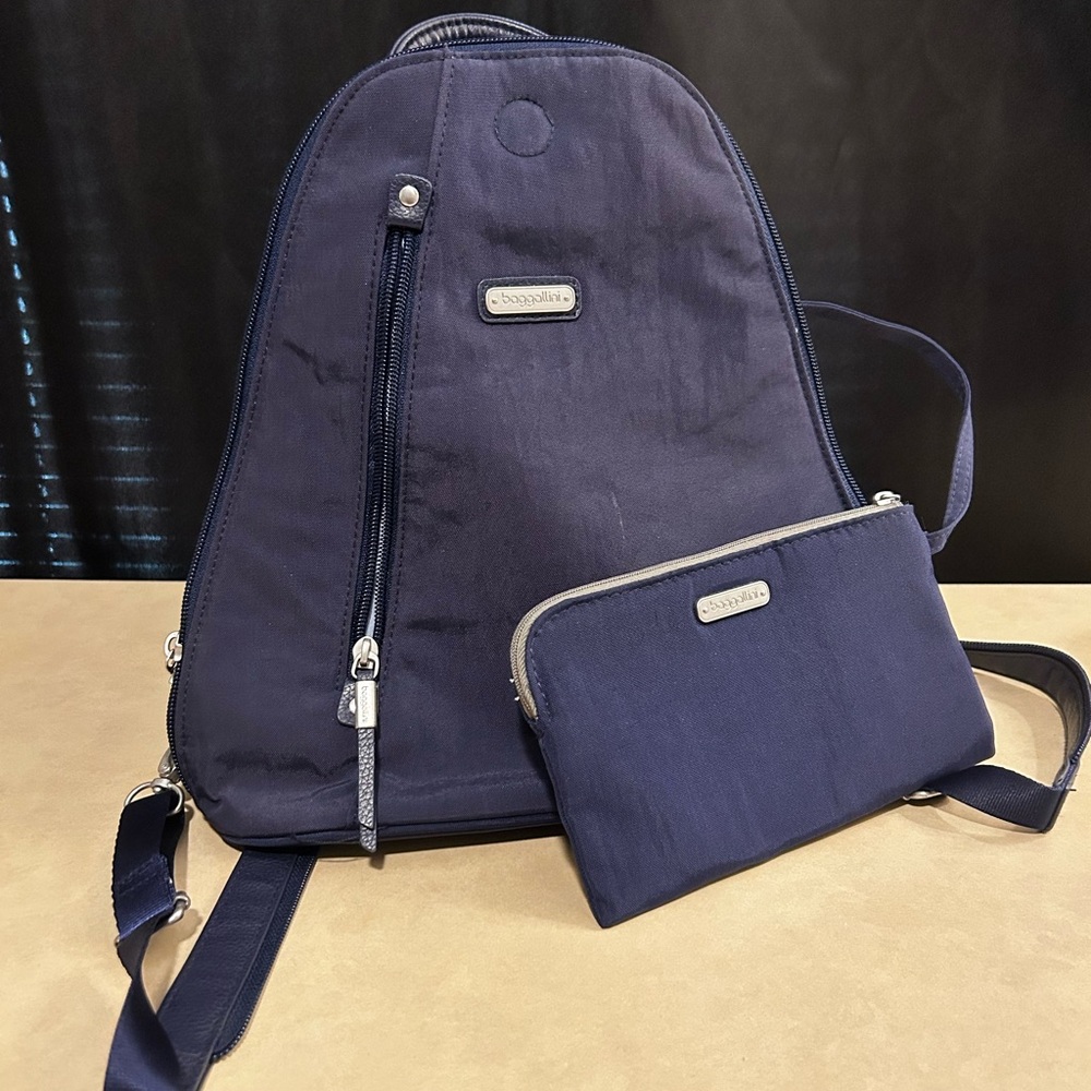 Baggallini Dark/NavyBlue Backpack with Wristlet